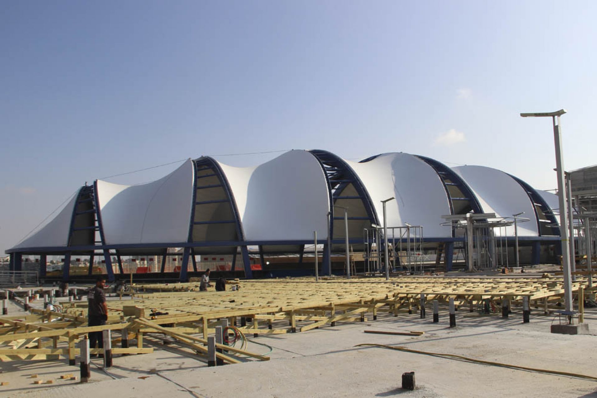  A covering that offers brightness, protection and natural ventilation.